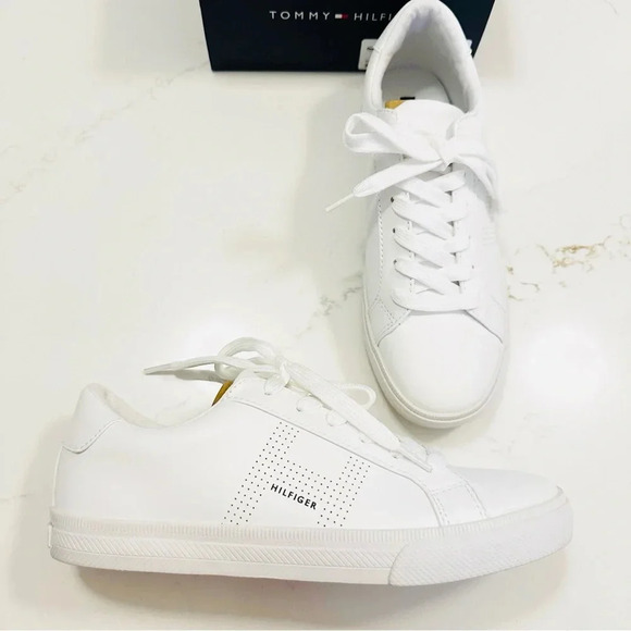 Tommy Hilfiger Aydea Sneakers | 7.5 - Picture 2 of 8
